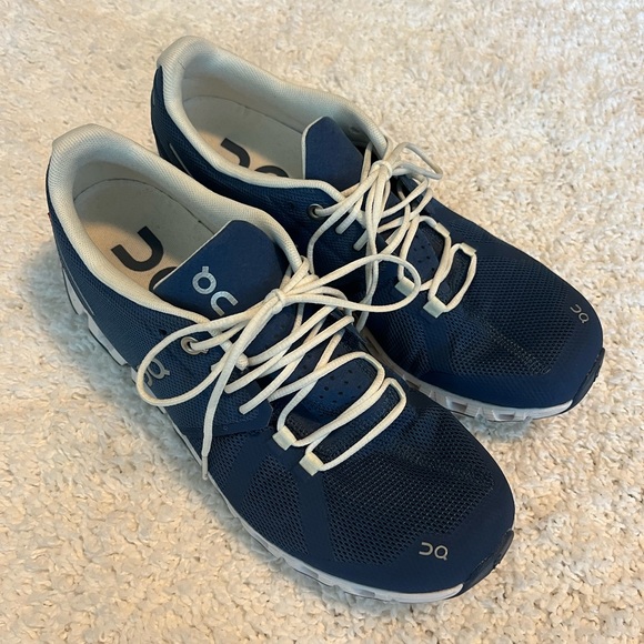 On Cloud5 Running Shoes - Picture 2 of 6